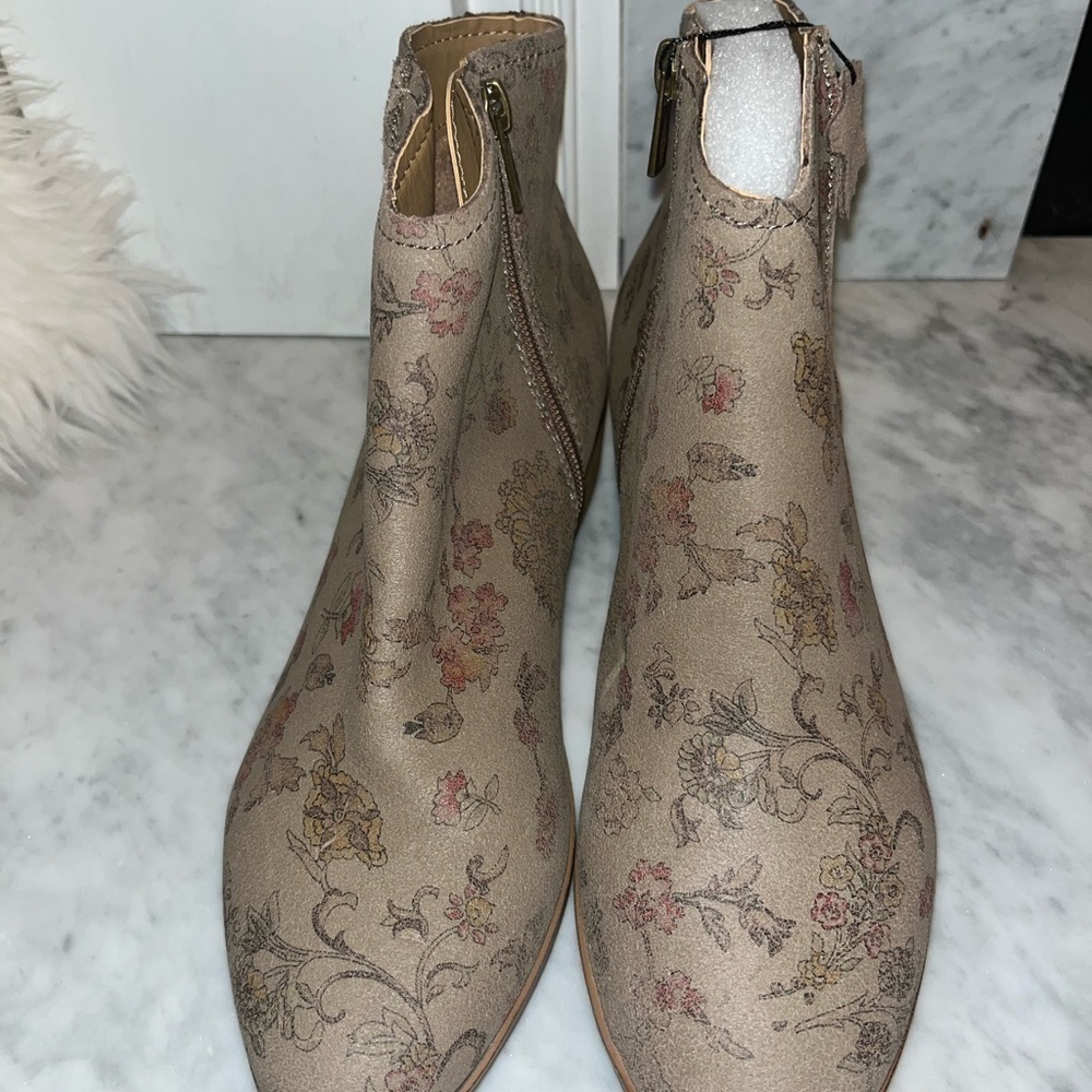 𝅺New! American Rag Floral Taupe Jolene Western Ankle Bootie - Picture 10 of 12